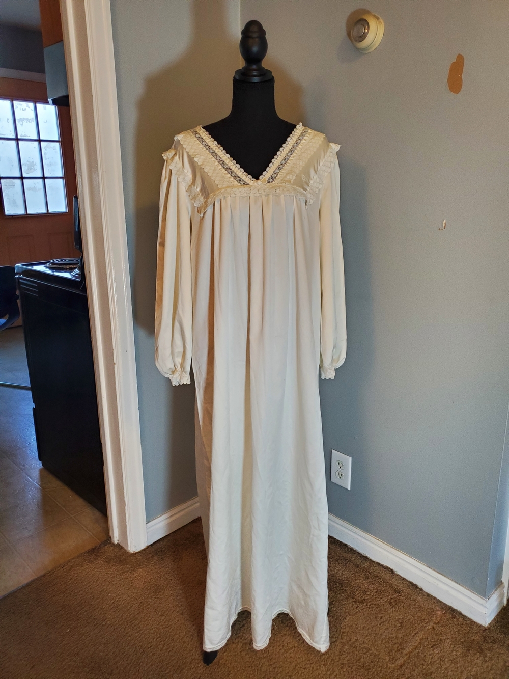 VINTAGE DIOR Cream V-Neck Long Lace-Trim Nightgown
